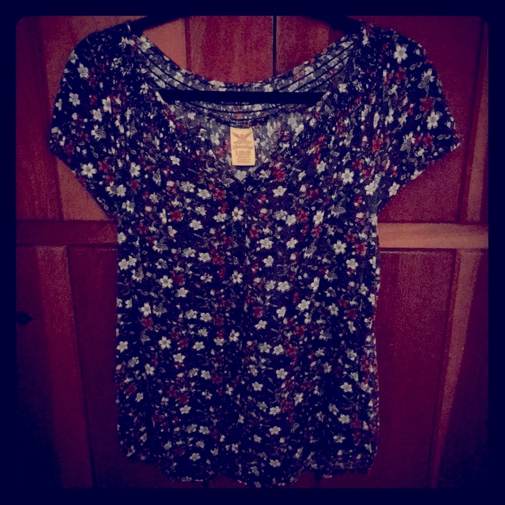 Lovely Tulip sleeve blouse Size L